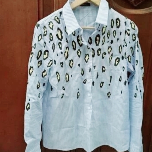 Leopard Animal Print Button Down Top LIKE NEW - Picture 11 of 13